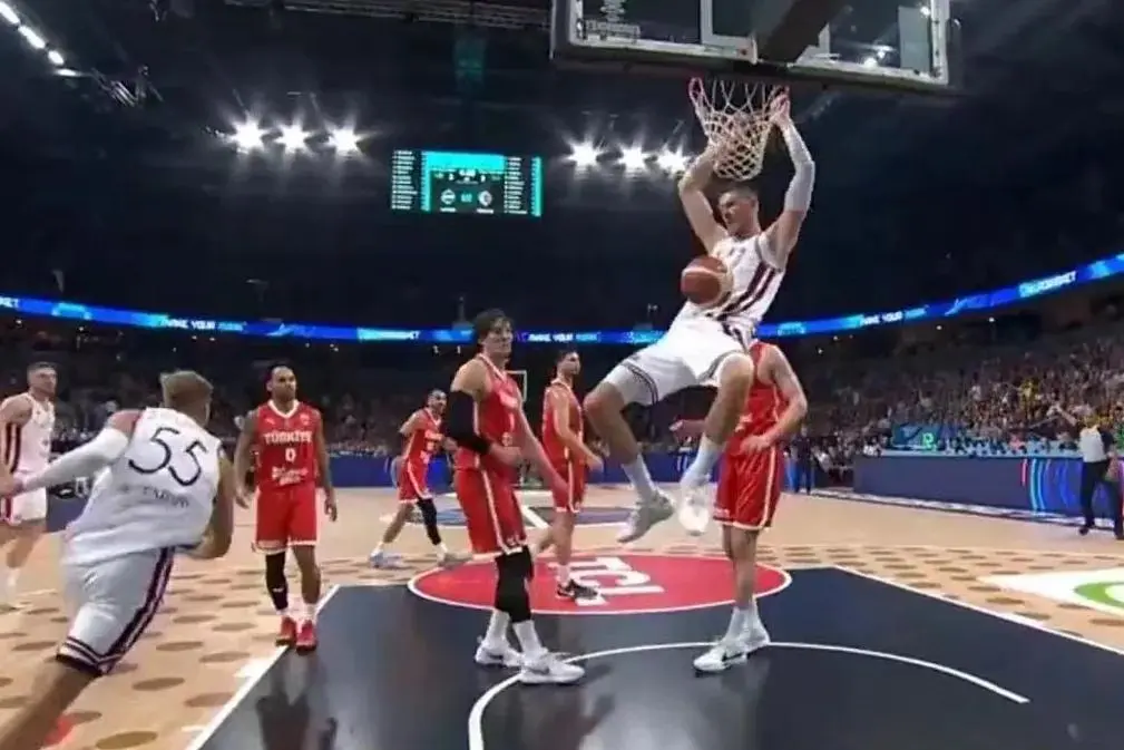 尽管斯洛文, 抵挡土耳其, 传球视野和