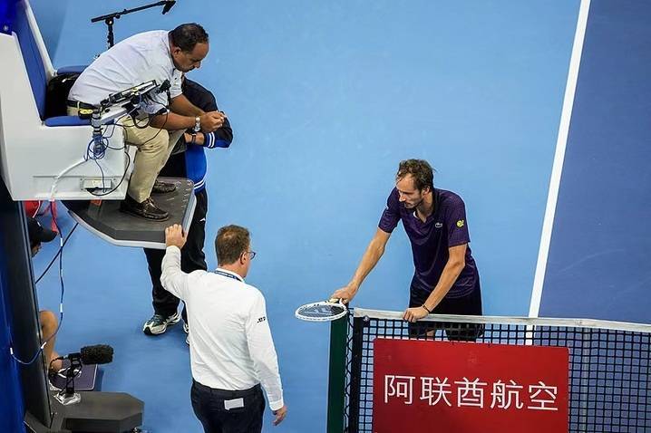 到球场, 持中, 官方赛后向