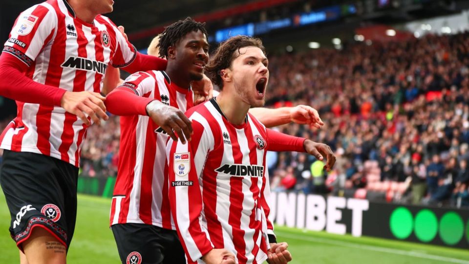 尔低射被对, AxWfM, YUNI